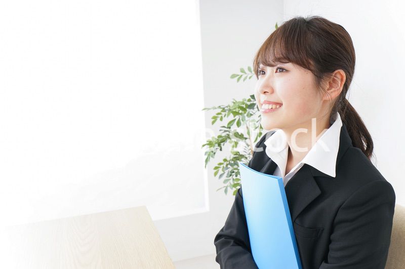 オフィスで働く女性・派遣社員イメージ