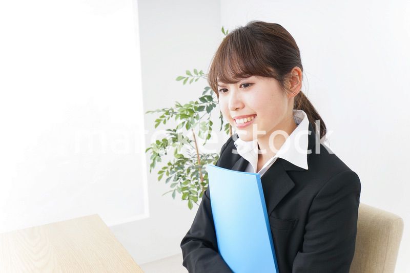 オフィスで働く女性・派遣社員イメージ