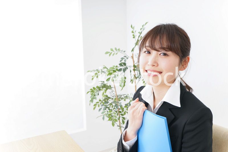 オフィスで働く女性・派遣社員イメージ