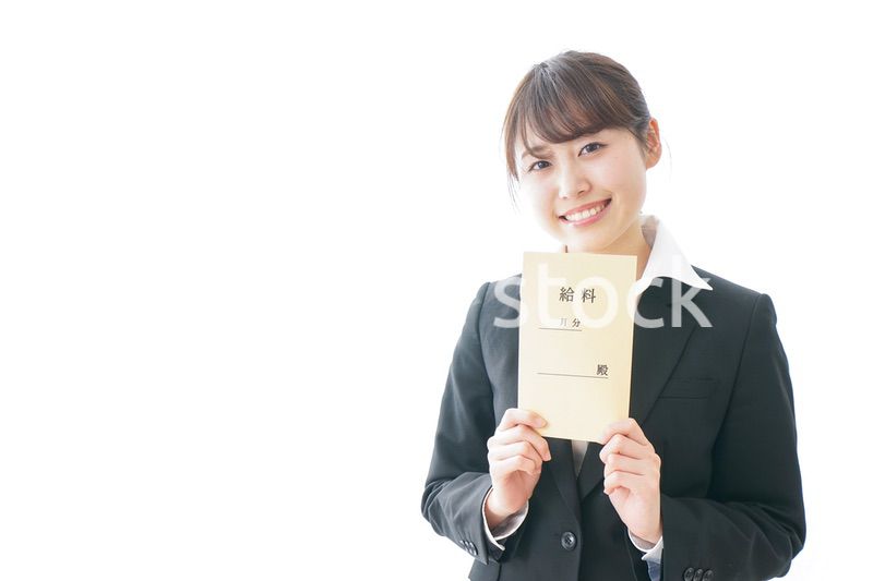 給料をもらい喜ぶビジネスウーマン
