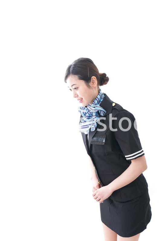 お辞儀をするキャビンアテンダント