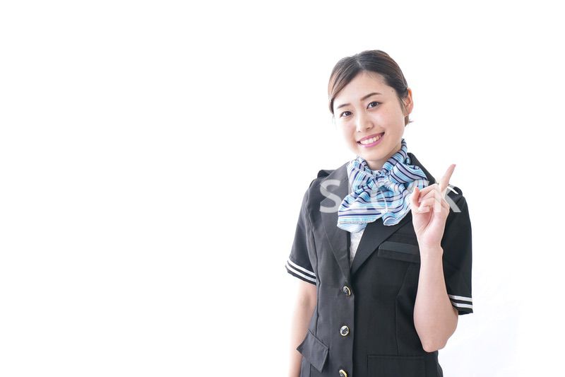 指をさすキャビンアテンダント