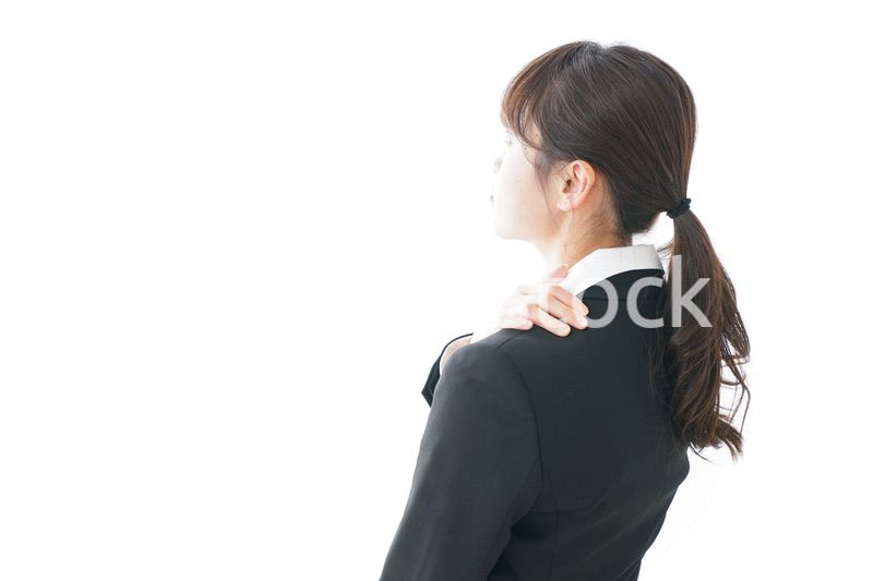 肩こりに苦しむビジネスパーソン