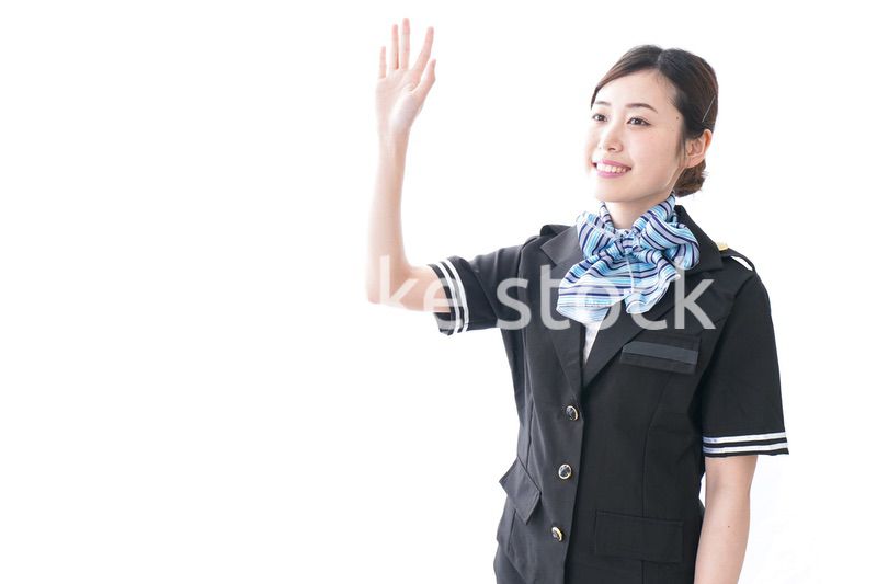 手を振るキャビンアテンダント