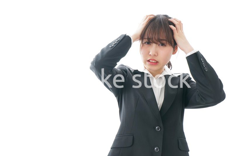 頭痛・生理痛に苦しむビジネスパーソン