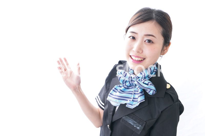 指をさすキャビンアテンダント