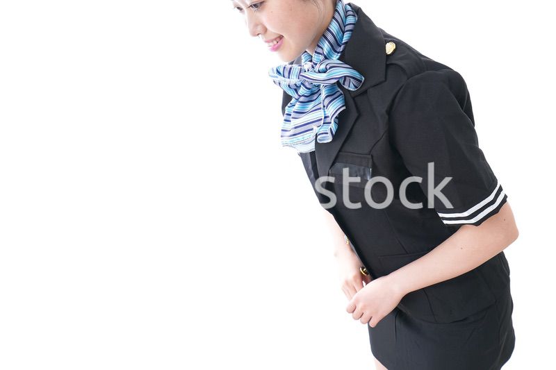 お辞儀をするキャビンアテンダント