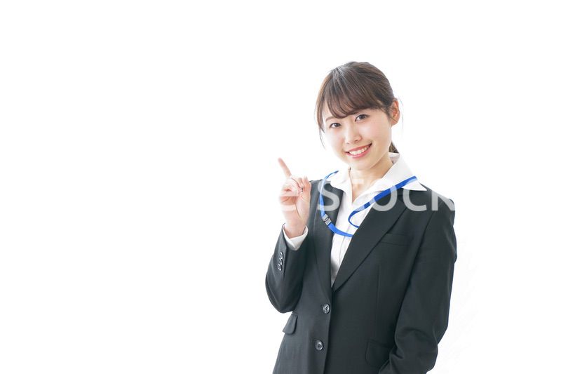 ポイントを指差す若い女性