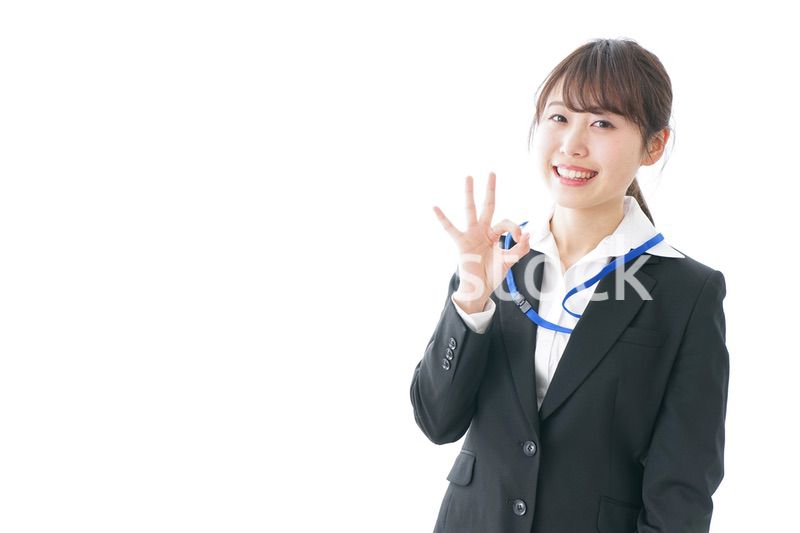 OKサインを示す笑顔のビジネスウーマン