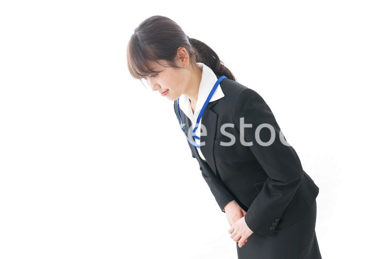 おじぎをするビジネスウーマン
