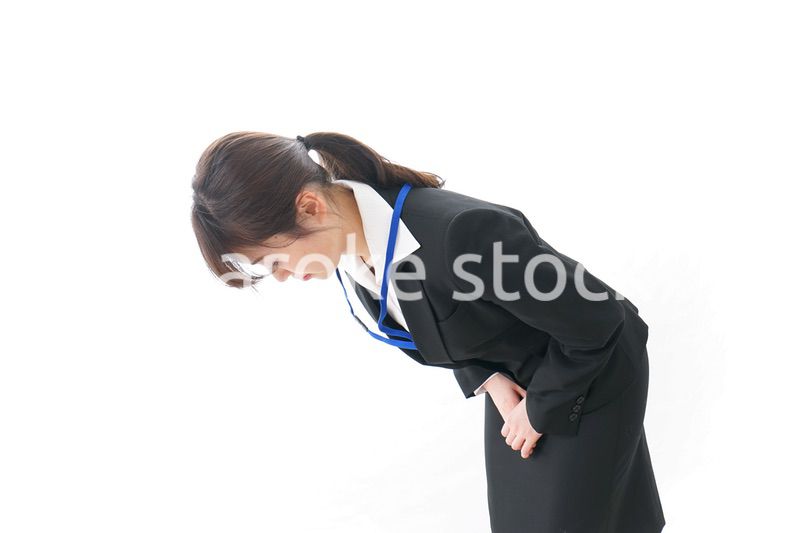 おじぎをするビジネスウーマン