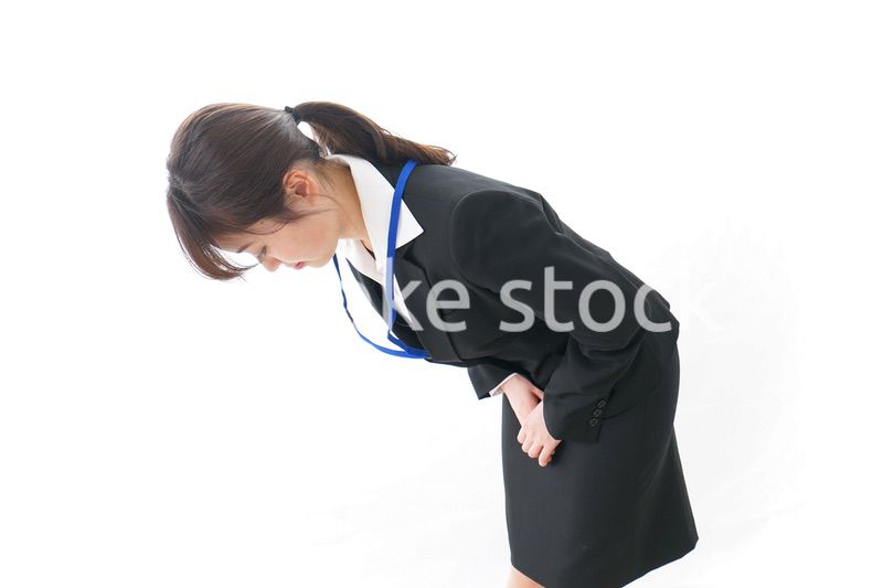 おじぎをするビジネスウーマン