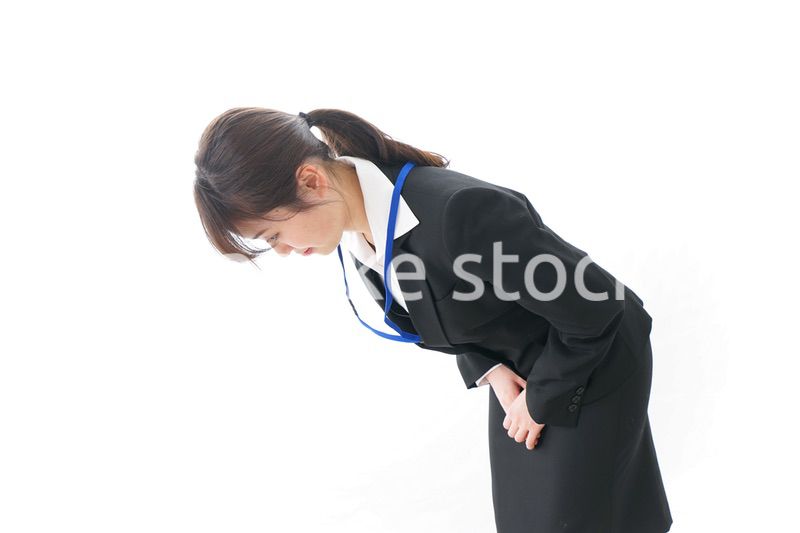 おじぎをするビジネスウーマン