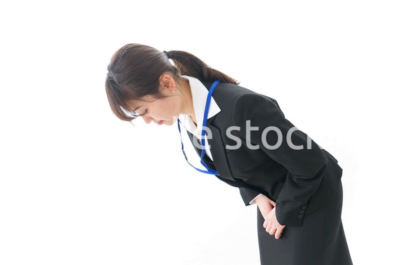 おじぎをするビジネスウーマン