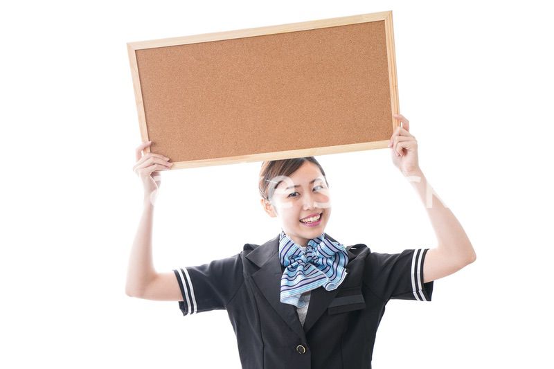 ボードを持つキャビンアテンダント