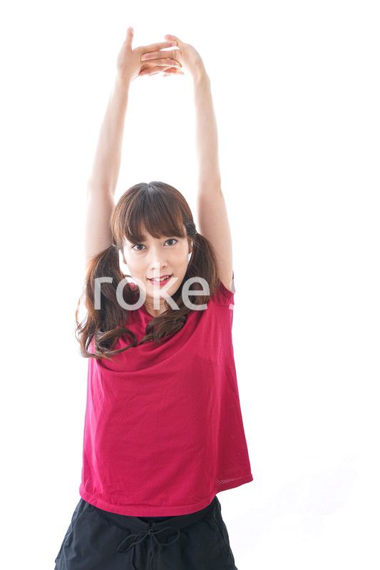 準備運動をする女性