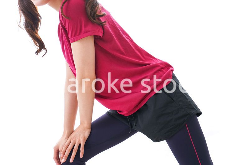 準備運動をする女性