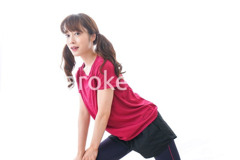 準備運動をする女性