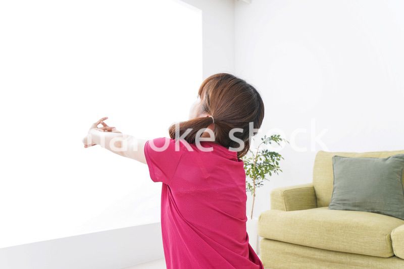 ヨガをする女性