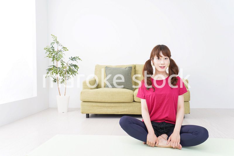 ヨガをする女性