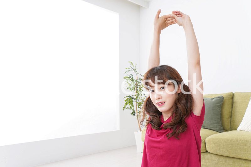 ヨガをする女性