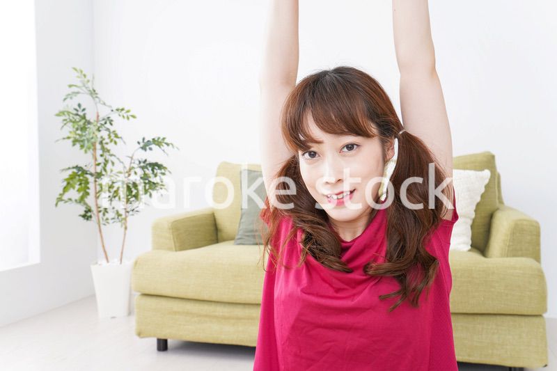 ヨガをする女性