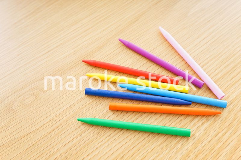 カラフルなクレヨン
