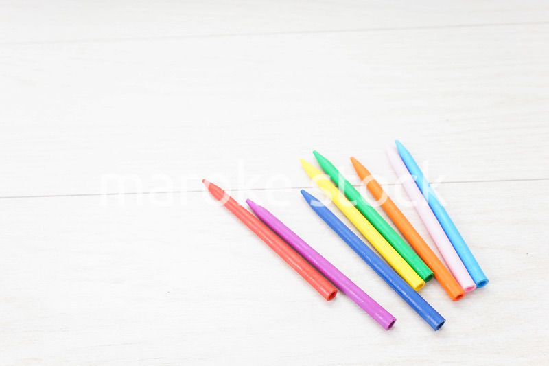 カラフルなクレヨン