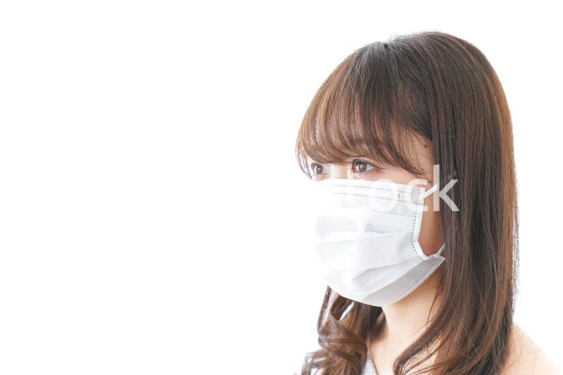 風邪をひいた女性