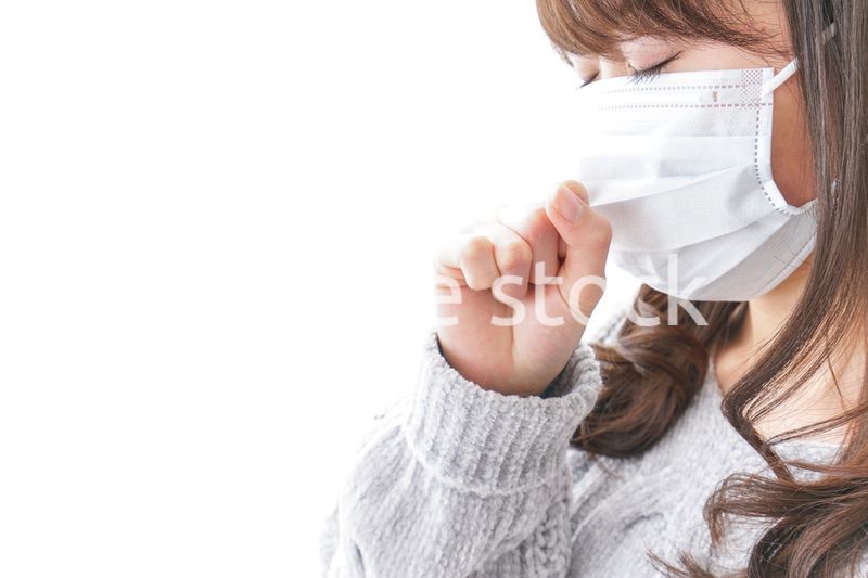 風邪をひいた女性
