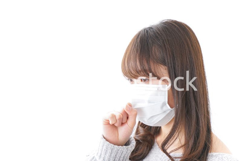 風邪をひいた女性