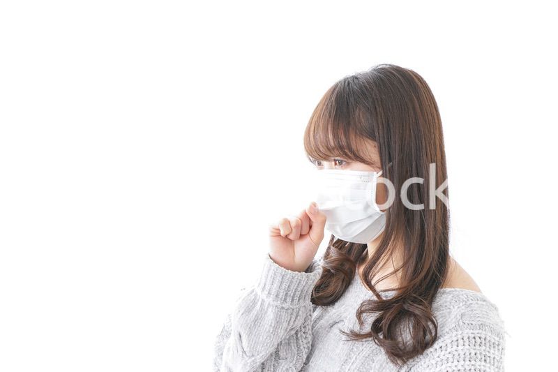 風邪をひいた女性