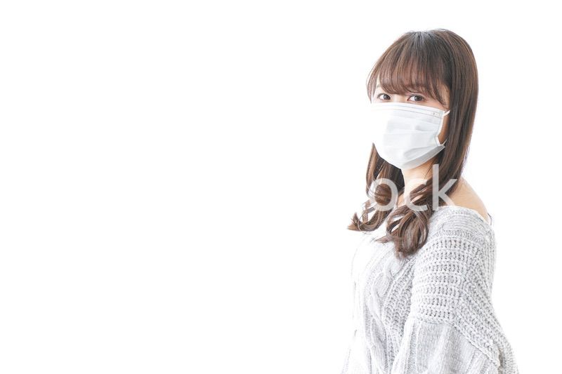 風邪をひいた女性