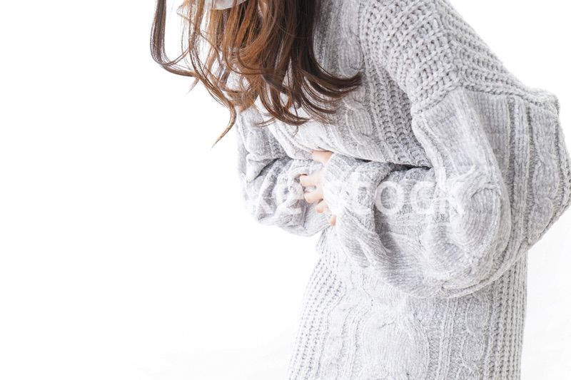 腹痛・生理痛に苦しむ女性