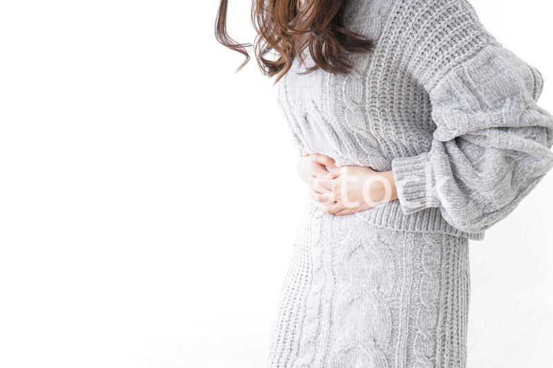 腹痛・生理痛に苦しむ女性