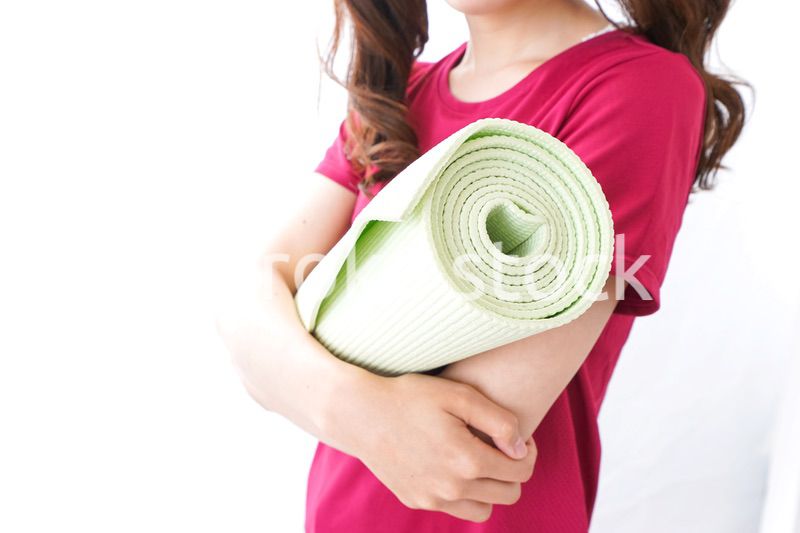 ヨガをする女性