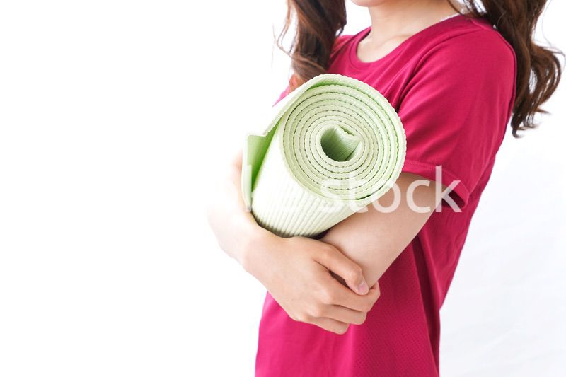 ヨガをする女性