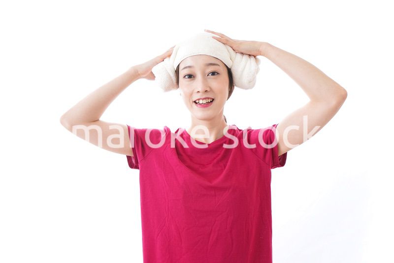 自宅でくつろぐ女性