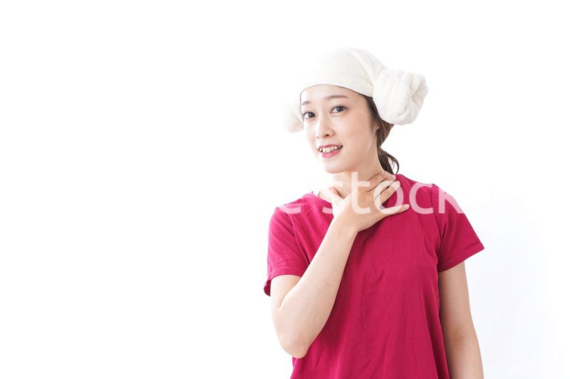 自宅でくつろぐ女性