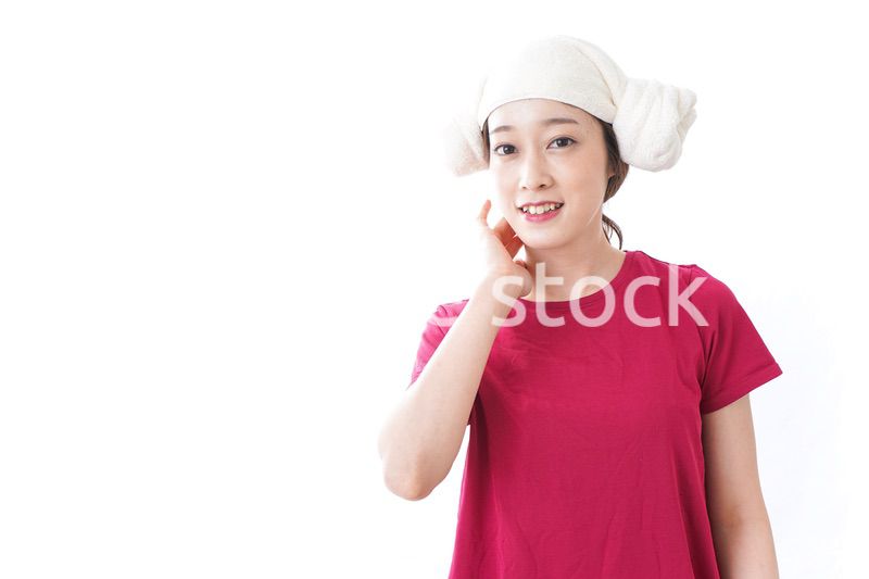 自宅でくつろぐ女性