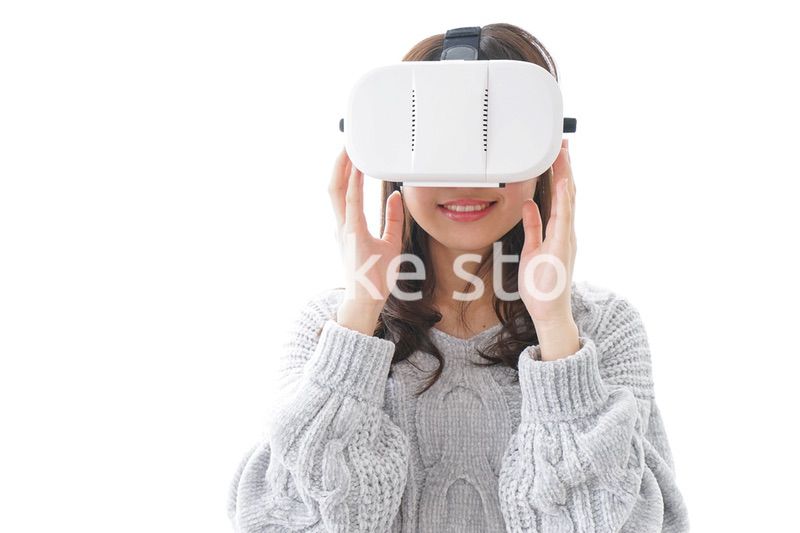 VRの体験をする女性