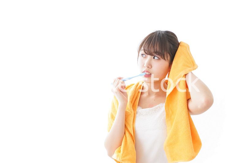 ハミガキをする女性