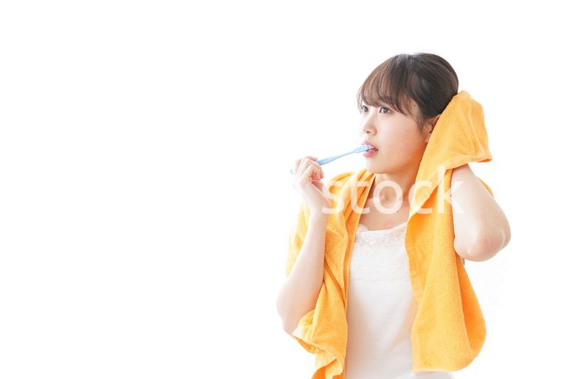 ハミガキをする女性