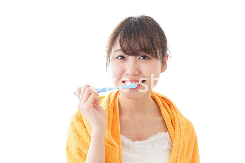 ハミガキをする女性