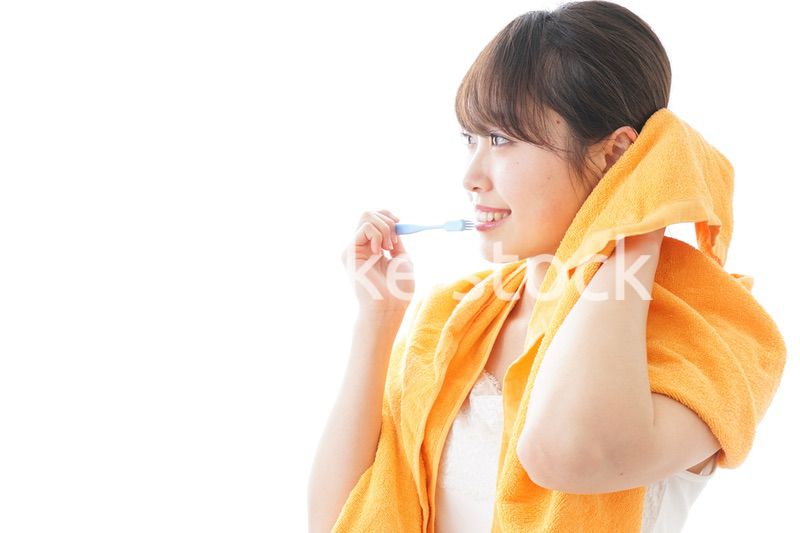 ハミガキをする女性