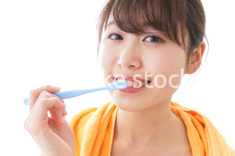 ハミガキをする女性
