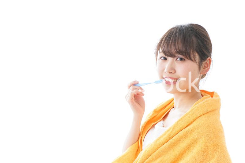 ハミガキをする女性