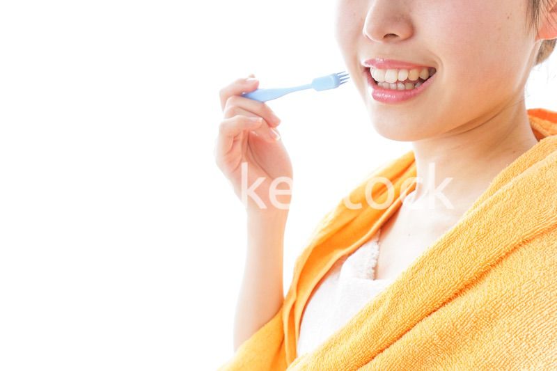 ハミガキをする女性