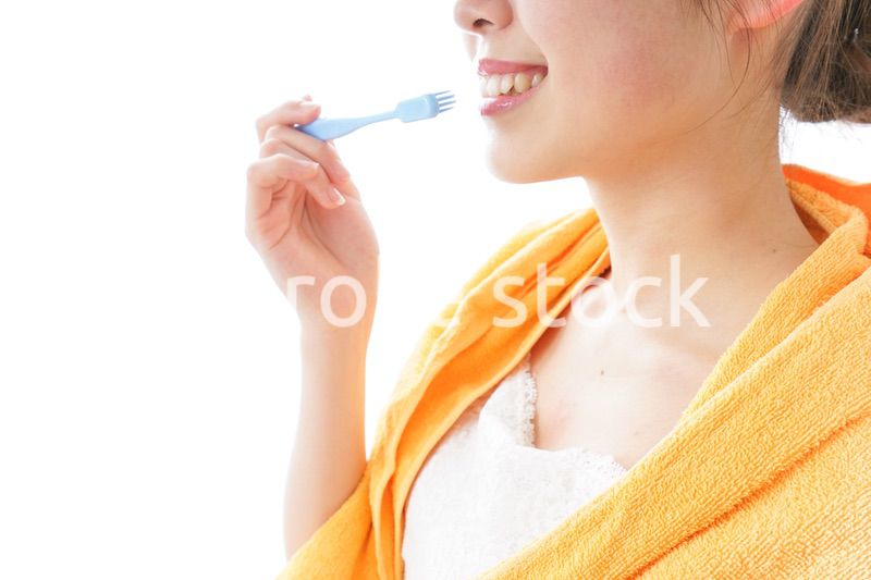 ハミガキをする女性