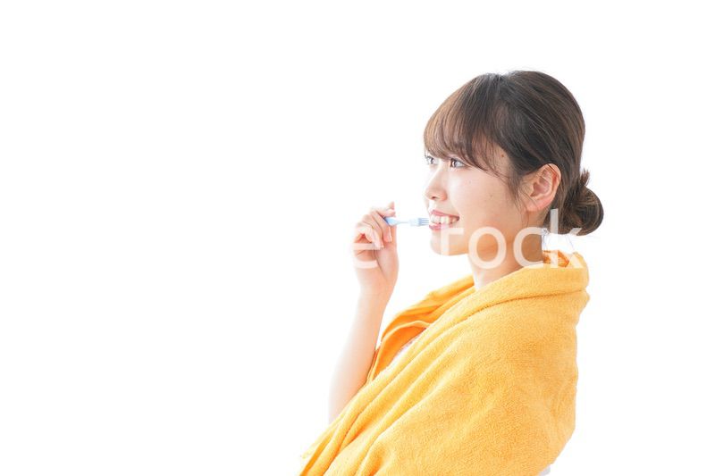 ハミガキをする女性